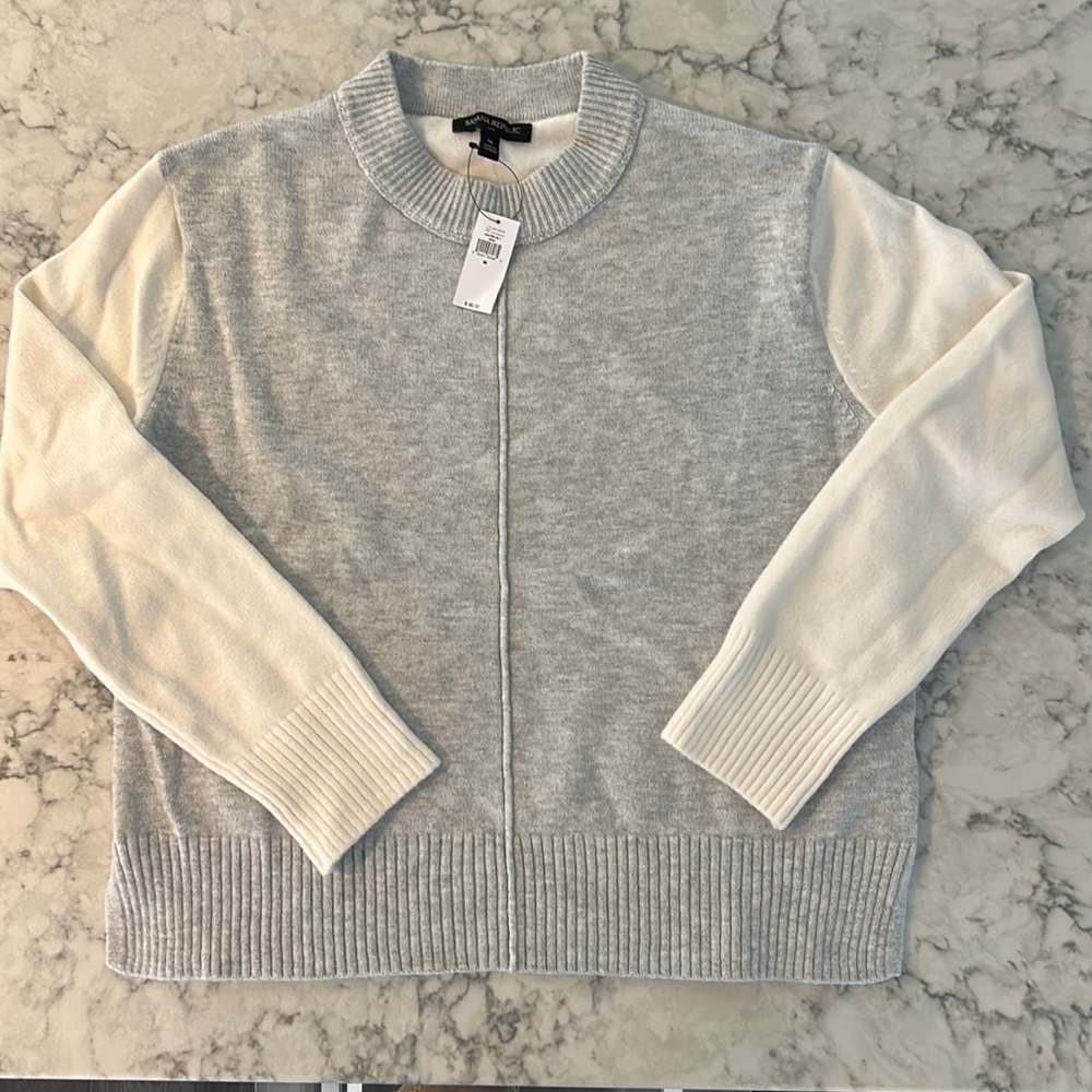 Banana Republic NWT grey color block sweater